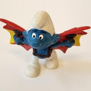 Smurfs  Hang Glider Smurf Vintage Figure PVC Toy Figurine Peyo / W. Germany