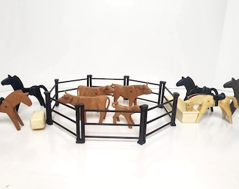 Lote de animales de granja Playmobil Geobra vintage: caballos con monturas, vacas, terneros y valla marrón - Figuras de juguete retro de los años 70 y 80