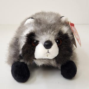 Ty Beanie Baby “Snoops” the Racoon ! (6.5 inch)