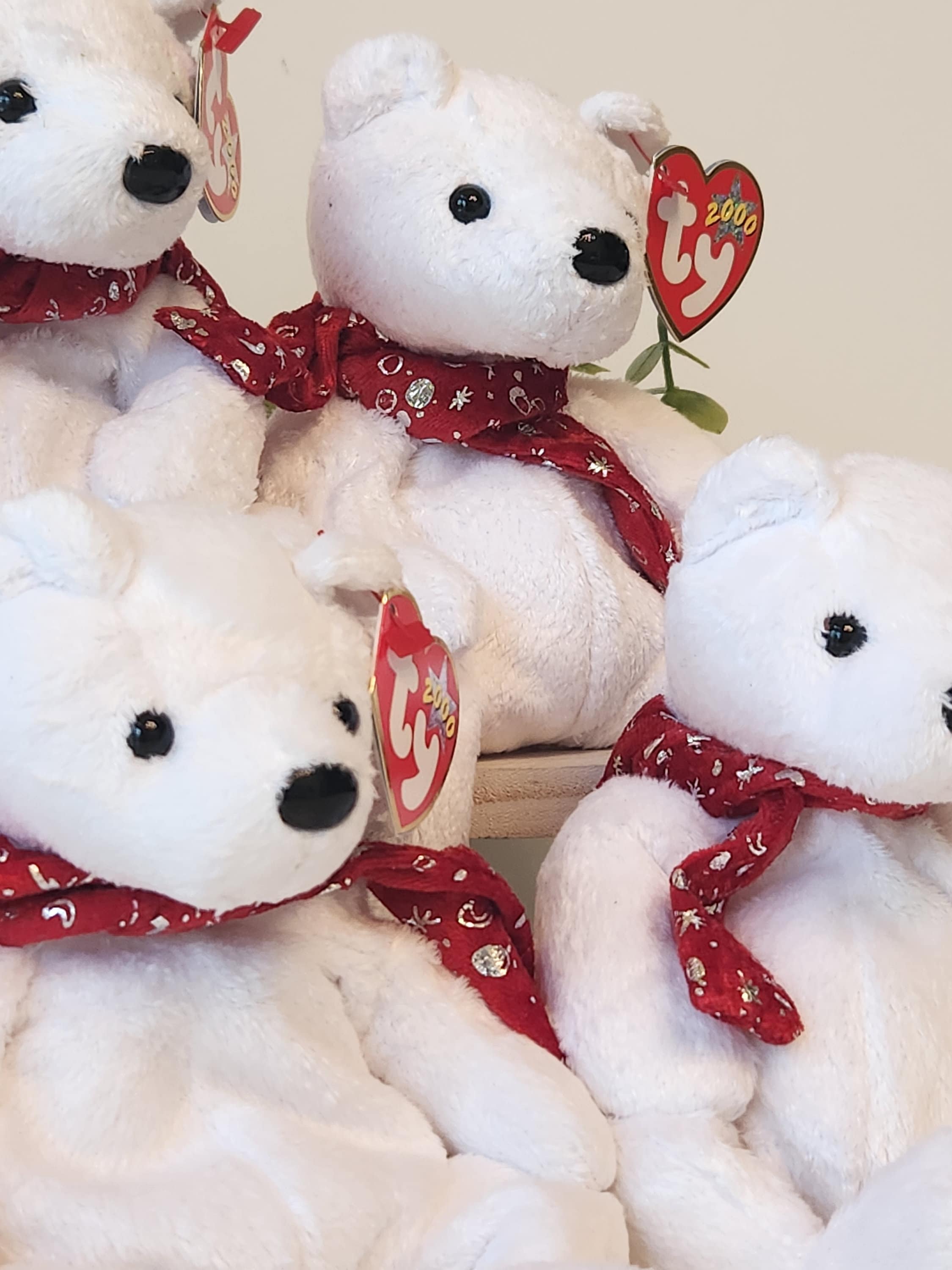 ビンテージ、テディーベアー HOLIDAY IN NEW YORK 2000 Ty Beanie Baby “2000 Holiday Teddy” the White Holiday Bear Wearing