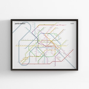 Puede incluir: Una impresión de pared enmarcada que presenta un mapa detallado del sistema de metro de París. El mapa muestra varias líneas de tránsito de colores que se cruzan sobre un fondo blanco, con el texto "paris métro" impreso en la esquina superior.