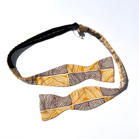 Vintage 1960s Beige/Yellow/Brown Printed Bow Tie - image 1