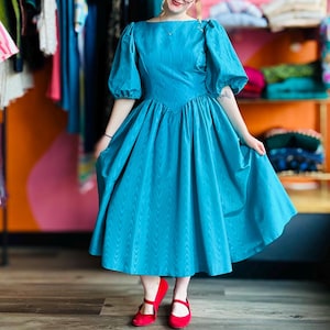 boat neck dress green Miss Circle Women Laila Green Suede Boat Neck Backless Midi Dress main image 1