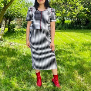 Vintage Late 1970s Black/White Striped, Short Sleeve, Lightweight, Relaxed Fit, Midi Dress, Size 8/10