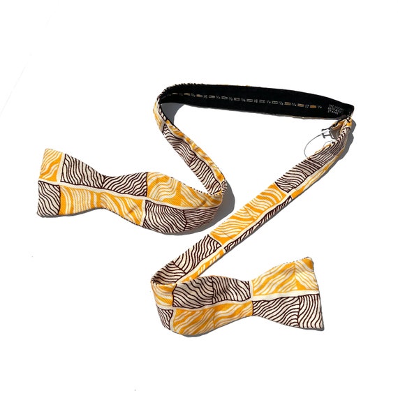 Vintage 1960s Beige/Yellow/Brown Printed Bow Tie - image 2