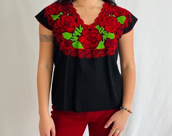 Vintage Black/Red Embroidered Floral Boho Short Sleeve Top Size Medium