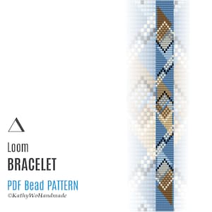 Op de afbeelding: Een weefbandarmbandpatroon met een geometrisch ontwerp met blauwe, bruine en witte kralen. Het patroon is getiteld "Loom Bracelet" en bevat de tekst "PDF Bead Pattern" en "KathyWoHandmade".