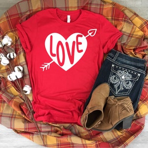 Lovely Valentines Day Gift For Him Or Her Love heart Design : Short-Sleeve Unisex T-Shirt