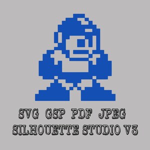 Könnte beinhalten: Eine blaue, pixelartige Figur mit Helm, die auf einem grauen Hintergrund steht. Der Text "SVG GSP PDF JPEG SILHOUETTE STUDIO V3" befindet sich unter der Figur.