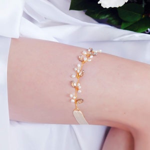 Gold leaf bridal garter Pearl bridal garter Photo shoot garter Dainty Boho garter Ivory gold garter Keepsake Crystal wedding garter
