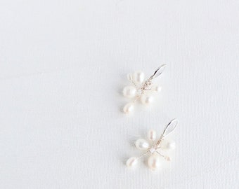 Dainty pearl bridal earrings, Silver plated wedding earrings, Bridesmaid earrings, Star pearl wedding earrings, Modern bride earrings,