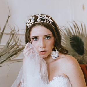 Pearl bridal tiara Gold wedding crown Floral headpiece headband Pearl bridal crown Flower leaf tiara Wedding day tiara Boho crown VIENNA