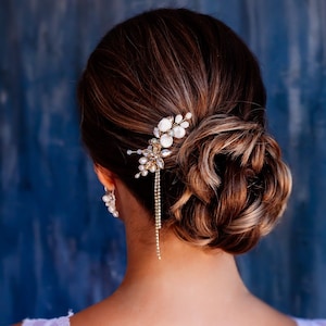 Chain wedding hair comb Rhinestone bridal hair clip Gold hair comb Crystal hairpiece Floral hair comb Bridesmaid hair pin Rustic hair comb