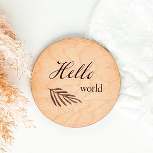 Hello World Disque de prénom de bébé personnalisé Cherry Annonces de naissance en bois Disque de bébé en bois Accessoire photo de bébé Signe de nom de bébé Nouveau cadeau de bébé