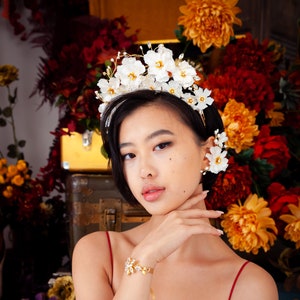 Silk flower wedding headband Bridal tiara Wedding crown Statement hair piece Gold flower bride headpiece Bridal headband Boho crown