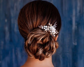 Gold rhinestone wedding hair pin Pearl bridal hair pin Blush wedding hair comb Floral headpiece Gold crystal hairpiece Flower bridal pin