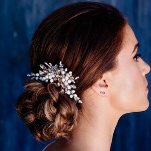 Crystal bridal comb, Floral rhinestone wedding comb, Bridal hair accessory, Crystal wedding headpiece, Floral hair comb