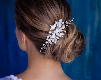 Silver flower bridal hair comb Crystal floral bridal clip Wedding headpiece Rustic wedding hair comb Side hair combs Floral bridal hair comb