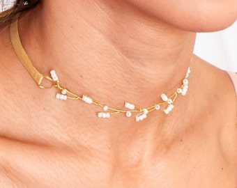 Dainty bridal choker necklace Leaf bridal necklace Crystal floral necklace bride Prom choker Gold whimsical necklace Leaf floral necklace