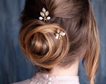 Gold bridal hair pins Crystal hair pins Wedding hair pins Golden hair pins Leaf bridal hair pins Petite hair pins Dainty bridal accessory