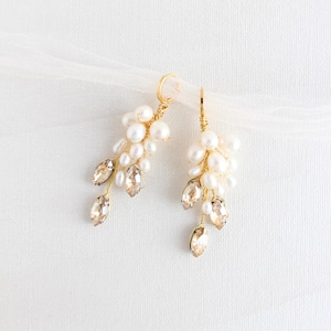 Crystal leaf bridal earrings Gold pearl wedding earrings Rhinestone leaves bridal earrings Modern bride earrings Bridal jewelry