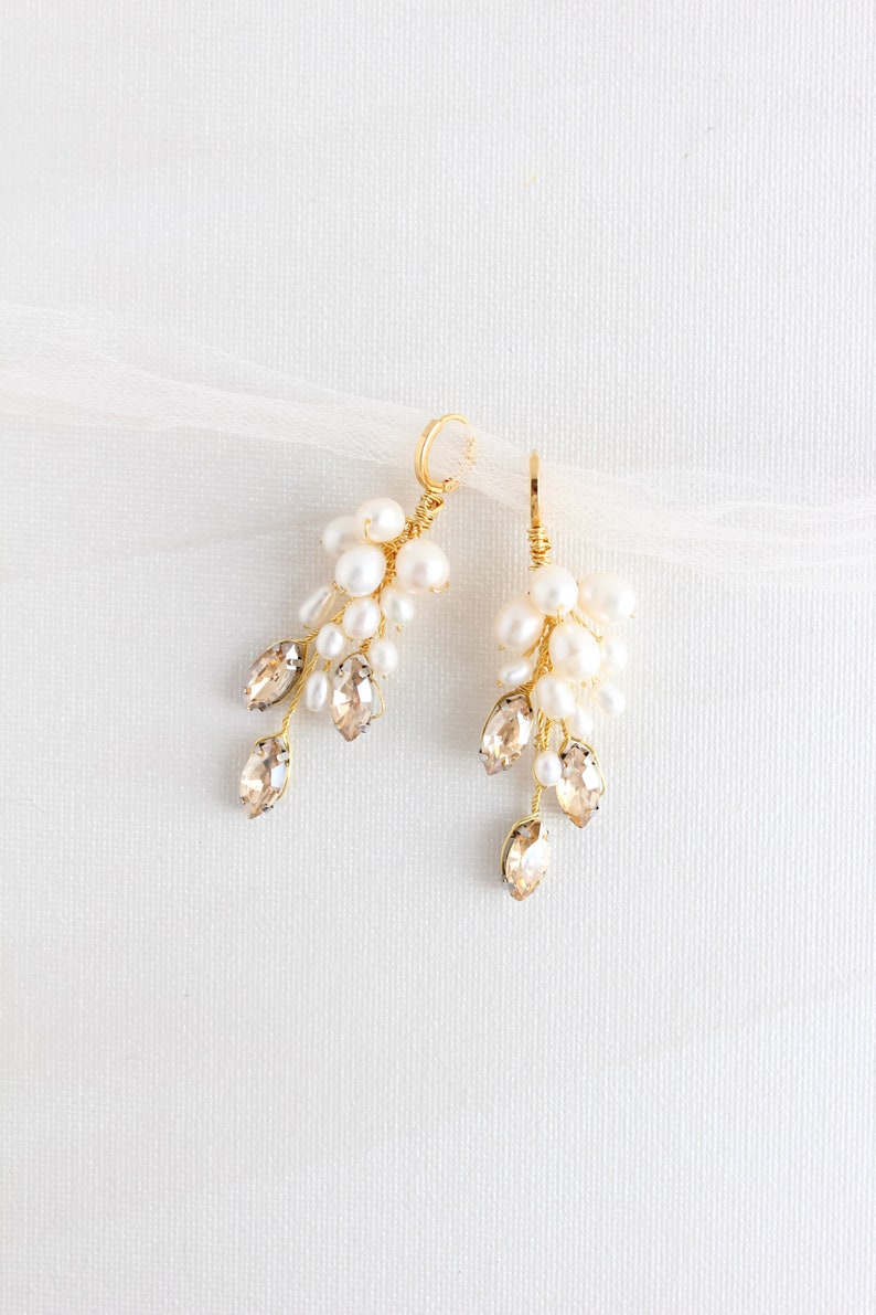 Crystal leaf bridal earrings Gold pearl wedding earrings Rhinestone leaves bridal earrings Modern bride earrings Bridal jewelry
