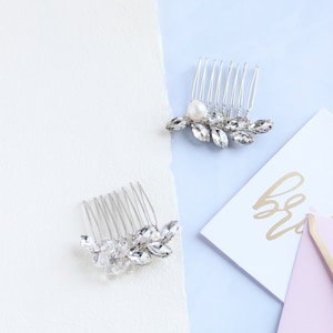 Pearl wedding hair comb Rhinestone bridal hair clip Silver hair comb Crystal hair wreath Floral comb Bridesmaid hair pin Crystal hair comb