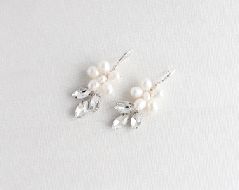 Boucles d’oreilles en cristal et perle Boucles d’oreilles de mariée en perle Boucles d’oreilles en feuille de perle Bijoux de mariée en or blanc Cz boucles d’oreilles de mariage Mariée moderne JULIETTE