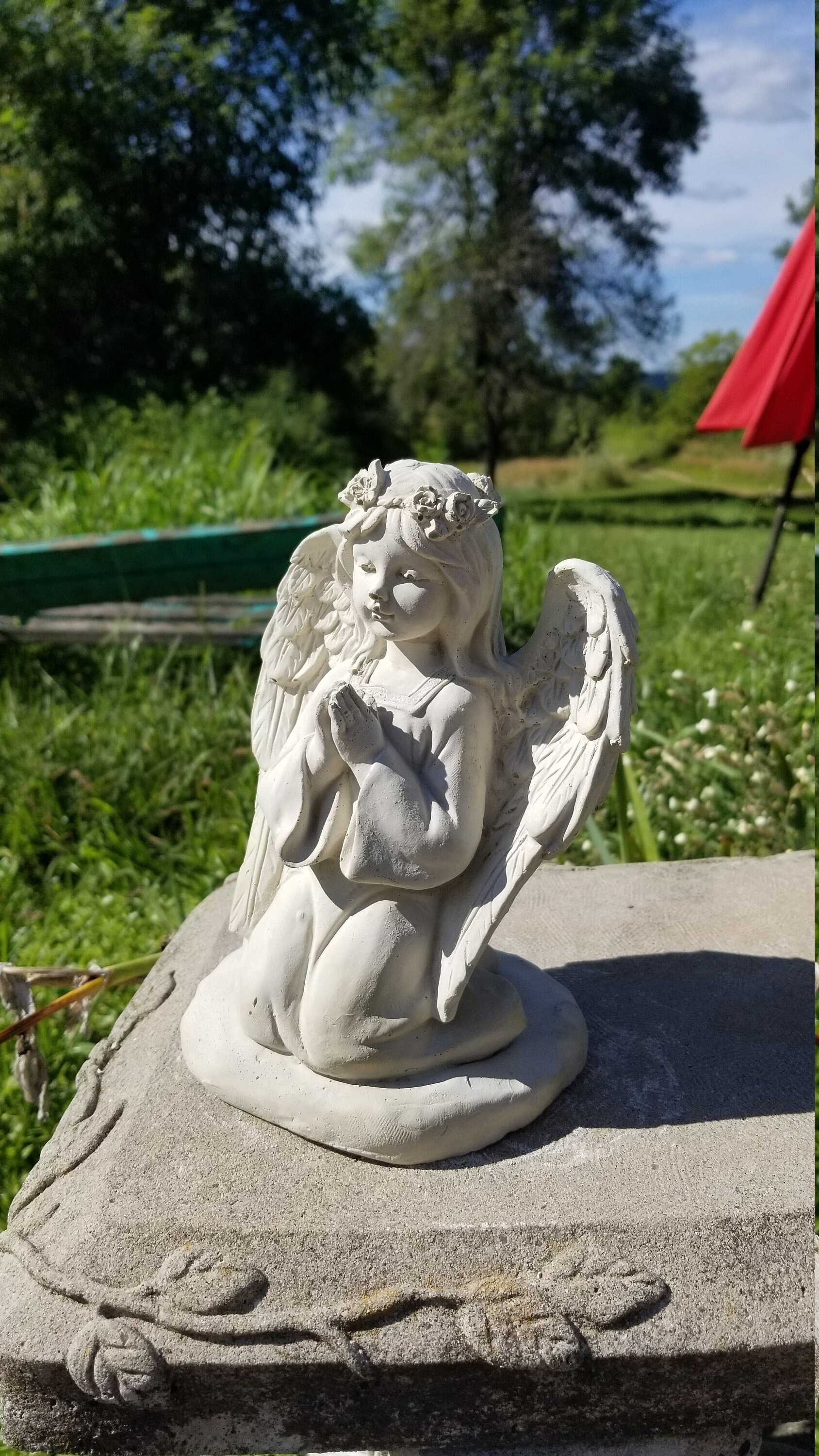 Memorial Statue. Praying Hands Garden Stone Ornament