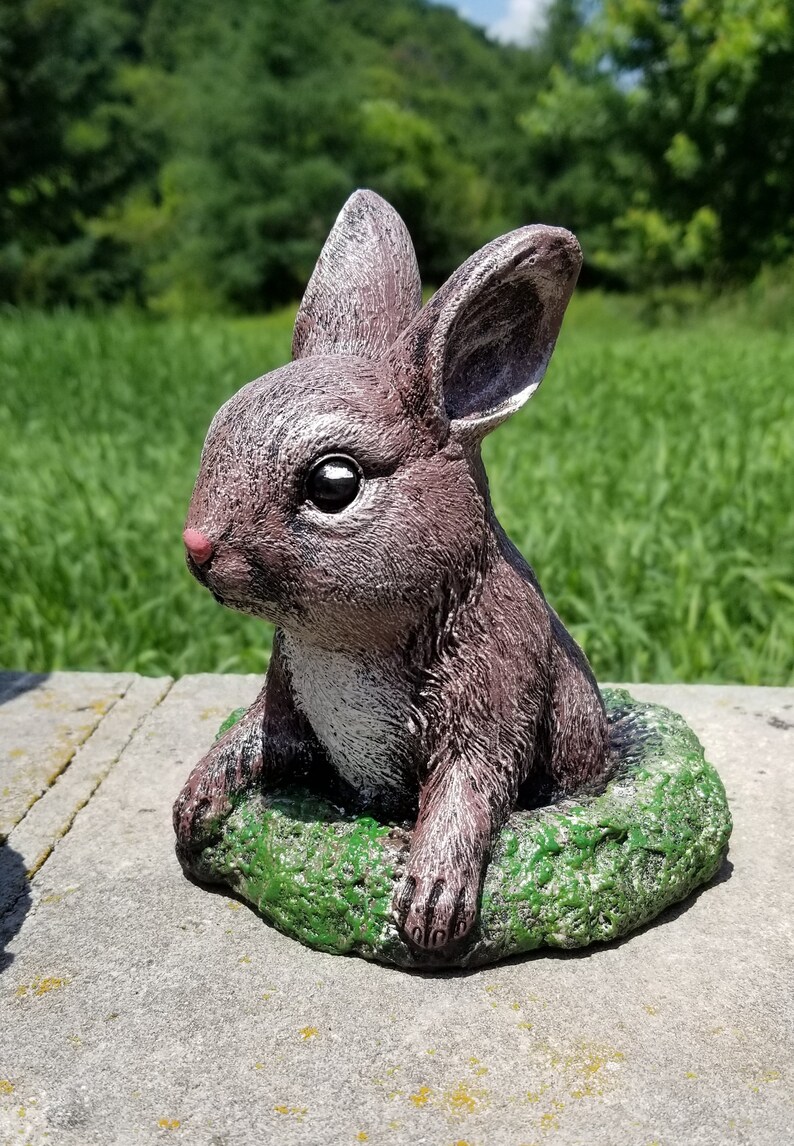 rabbit yard statue