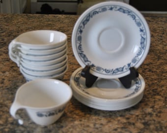 Old Town Blue Onion Corning Corelle Livingware Open Hook Handle Cup and Saucer Lot of (8) Eight