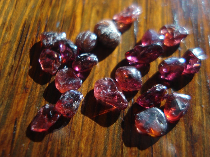 Rhodolite 20 Genuine Raw Red 7 Ct Rough Etsy