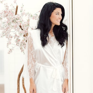 Weiße Spitzen Robe Sexy I Bridal Getting Ready Lace Robe | Lace Robe für Braut | Braut Shower Geschenke I Flitterwochen Geschenk Robe 5601
