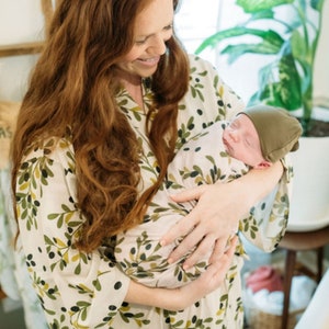 Olive Print Newborn Family Matching Outfits: Mommy Robe, Baby Swaddle, Hat, DAD T-shirt, Big BRO, and Big SIS T-shirts
