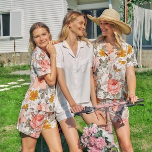 Pijamas para damas de honor, conjunto de 2, 4, 6, 8 y 10, pijamas florales vintage Bloom / pijamas blancos a juego para la novia