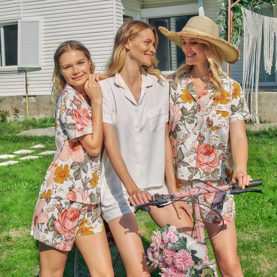 Pajamas for Bridesmaids SET of 2 4 6 8 and 10 Bloom Vintage Floral Pjs Matching Style White Pajamas for the Bride Etsy Canada