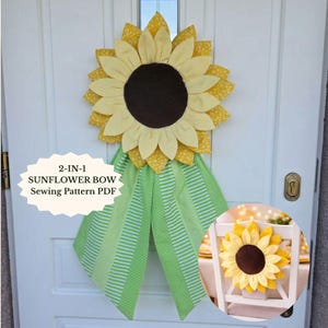 Pode incluir: Um laço de girassol feito à mão, de tecido amarelo e castanho, com fitas verdes e brancas às riscas e bolinhas. O texto "2-IN-1 SUNFLOWER BOW Sewing Pattern PDF" é visível. Uma decoração de girassol menor é mostrada numa cadeira.