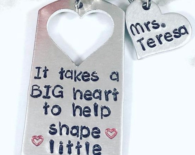 Teacher Gift - Personalized Keychain - It takes a big heart to teach little minds - Teacher appreciation - teacher keychain
