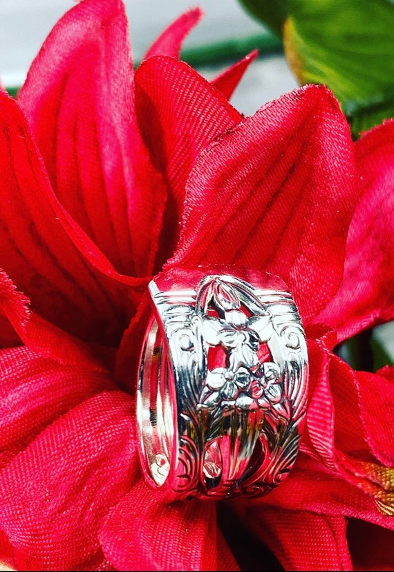 Spoon Ring - Classic Filigree 1937 Floral Spoon Ring - Vintage Silverware Ring