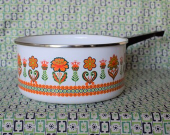 vintage enamel saucepan vintage kitchenalia retro funky saucepan vintage enamelware cooking pot casserole dish psychedelic mid century