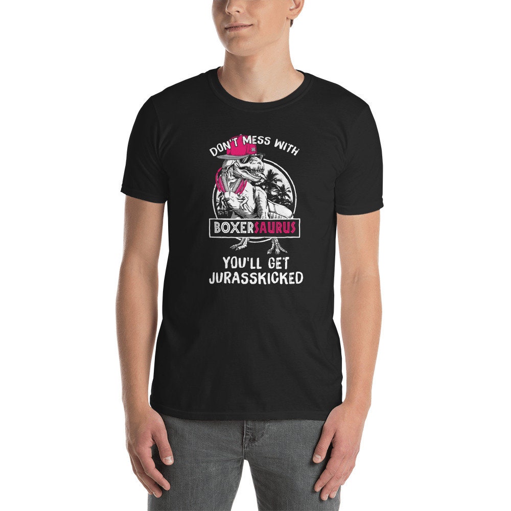 Ne plaisante pas avec Boxersaurus manches courtes T-Shirt unisexe | T-shirt de boxe saurus | T-shirt de Boxer saurus Ne plaisante pas avec unisexe Boxersaurus manches courtes T-Shirt unisexe avec | T-shirt de boxe saurus | T-shirt de Boxer saurus 167810