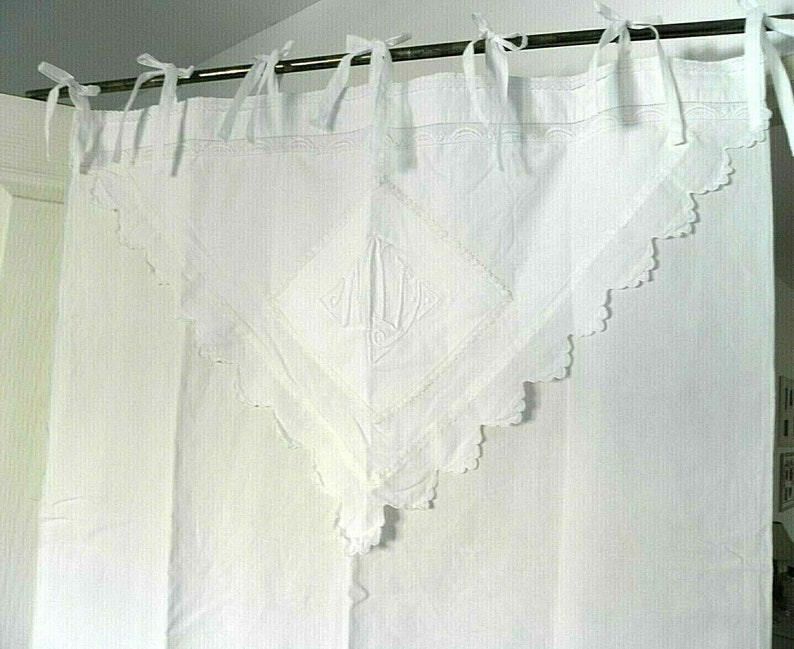 Cantonnière blanche à nouettes 140 x 85 cm par Blanc Mariclo