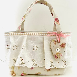Petit SAC « Dentelle  », style ancien, vintage, blanc beige , fait main, romantique