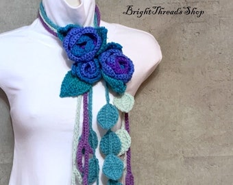Bufanda de lazo de flores de crochet: collar de hilo acrílico morado