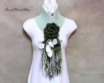 Bufanda de lazo de ganchillo: mezcla de lana verde claro con flor verde oscuro