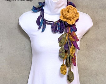 Bufanda de flores de crochet: colores otoñales, broche amarillo