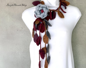 Bufanda de crochet Lariat: Colores otoñales con flores grises