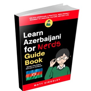 Peut inclure: Un livre intitulé "Learn Azerbaijani for Nerds Guide Book" avec une couverture noire et des accents rouges. La couverture présente le titre en grandes lettres jaunes et rouges, une illustration d'une personne et le drapeau azerbaïdjanais. Le nom de l'auteur, Matt Kingsley, est en bas.