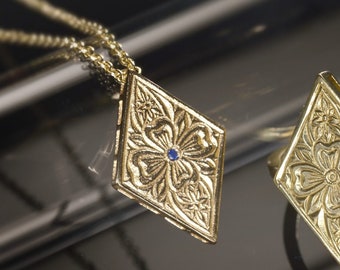 Engraved Floral Rhombus Solid Gold Pendant Necklace