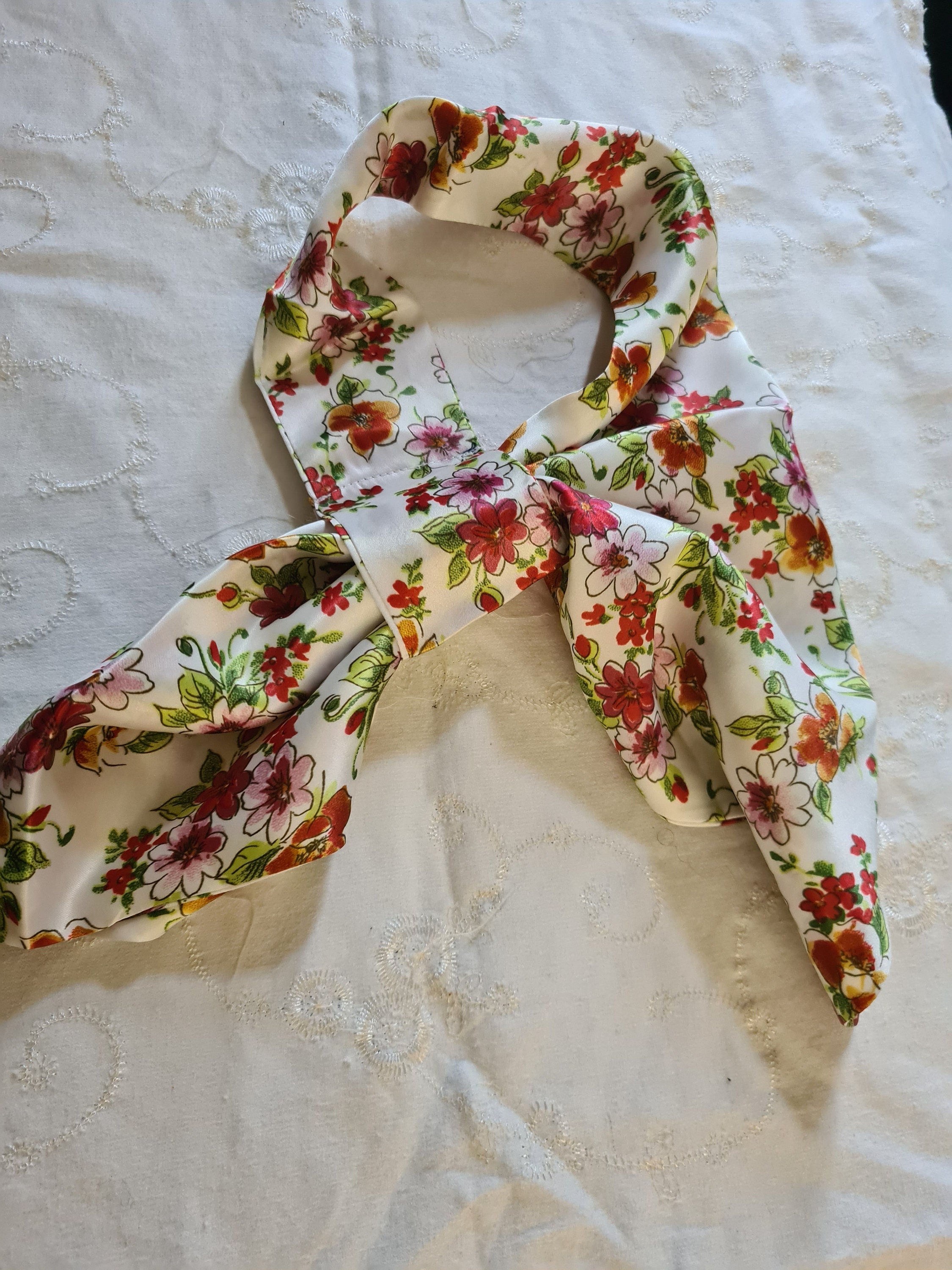 Slotted foral scarf/womens scarf/Gifts for her